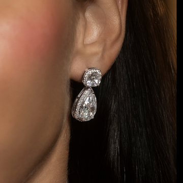 Pendientes colgantes de corte cojín con diamantes helados