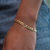 Pulsera Fígaro de oro amarillo - 6 mm