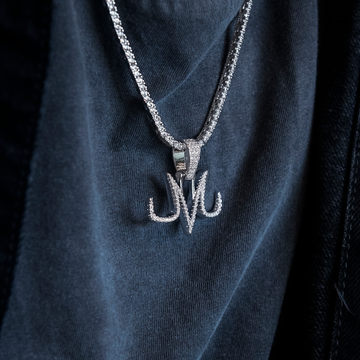 Colgante Majin en oro blanco