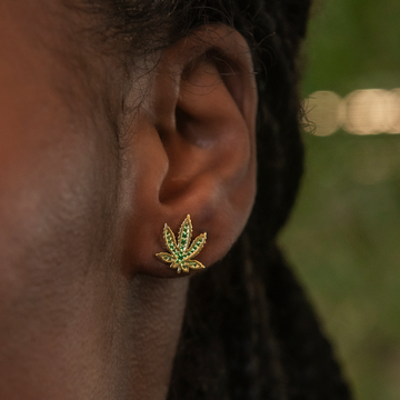 Pendientes de botón con hoja de marihuana esmeralda
