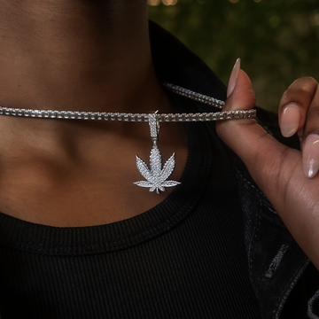 Colgante Hoja de Marihuana de Diamantes en Oro Blanco