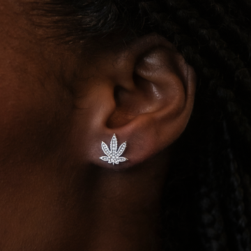 Pendientes de Tachuela con Hoja de Marihuana y Diamantes