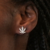 Pendientes de Tachuela con Hoja de Marihuana y Diamantes