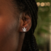 Pendientes de Tachuela con Hoja de Marihuana y Diamantes
