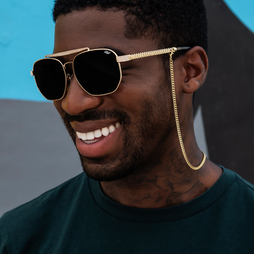 Las gafas de sol The Grove en oro amarillo con cadena para gafas de sol