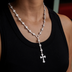 Collar de rosario con cruz ensanchada