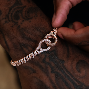 Pulsera cubana de eslabones con diamantes y esposas heladas en oro rosa