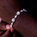 Pulsera tenis con halo de diamantes