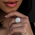 Anillo de diamantes en racimo de vermeil de oro blanco
