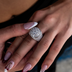 Anillo de diamantes en racimo de vermeil de oro blanco