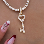 Colgante de llave Corazón de Diamante en Oro Amarillo