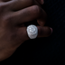 Anillo de diamantes en racimo de vermeil de oro blanco