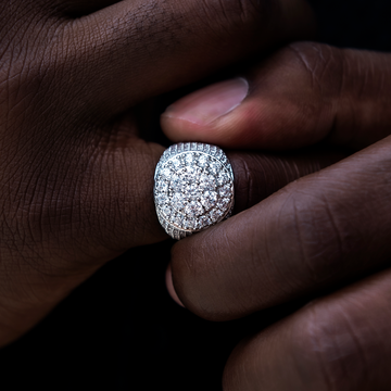 Anillo de diamantes en racimo de vermeil de oro blanco