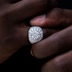 Anillo de diamantes en racimo de vermeil de oro blanco