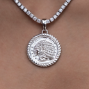 Colgante de oro blanco con moneda de jefe de GLD