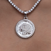 Colgante de oro blanco con moneda de jefe de GLD