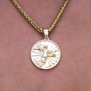 Colgante de moneda Nike Crowning