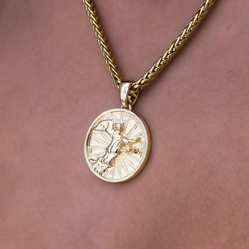 Colgante de moneda Nike Crowning