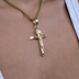 Colgante grande de cruz de crucifijo en oro amarillo