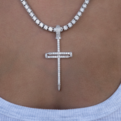 Colgante de Cruz Grande con Diamantes Helados