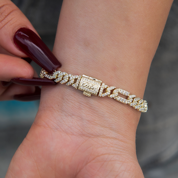 Pulsera Fígaro con diamantes en oro amarillo - 6 mm