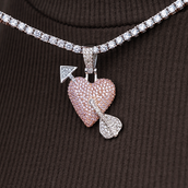 Colgante de Corazón/Flecha Rosa en Oro Blanco