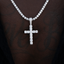 Colgante de cruz de moissanita para hombre en vermeil de oro blanco