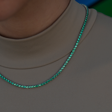 Collar de microtenis de diamantes esmeralda en oro blanco