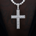 Colgante grande de cruz pavé de diamantes en oro blanco