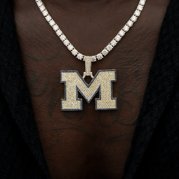 Colgante oficial con el logotipo de los Wolverines de la Universidad de Míchigan (NCAA) en oro amarillo