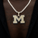 Colgante oficial con el logotipo de los Wolverines de la Universidad de Míchigan (NCAA) en oro amarillo