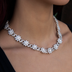 Collar de flor infinita con diamantes