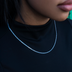 Collar de tenis de microdiamantes y topacio azul en oro blanco
