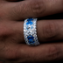 Anillo apilado de oro blanco vermeil con diamantes multicolor y azules