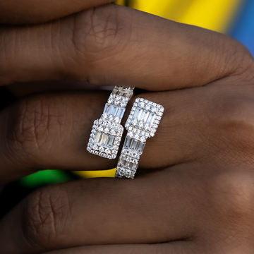 Anillo Baguette Envolvente con Corte Cojín en Vermeil de Oro Blanco