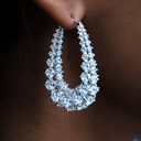 Aretes de lágrima de diamantes múltiples en oro blanco