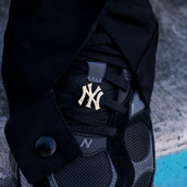 New York Yankees Iced Shoelace Charm - Yellow Gold