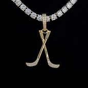 Colgante de palos de hockey helados en oro amarillo