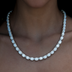 Collar de tenis de diamantes ovalados con racimos en oro blanco - 4mm