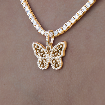 Colgante pequeño de mariposa de moissanita de mujer en vermeil de oro amarillo