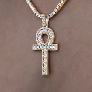 Colgante de cruz anj de moissanita para mujer en vermeil de oro amarillo