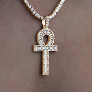Colgante de cruz anj de moissanita para mujer en vermeil de oro amarillo