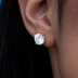 Pendientes de botón de moissanita de corte redondo de 8 mm en plata de ley
