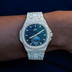Reloj 39MM Visionary con Caja Totalmente Cubierta de Diamantes y Esfera Negra - Oro Amarillo