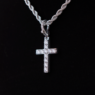 Colgante con clip de cruz de diamantes en oro blanco