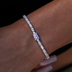Pulsera de tenis con diamantes de roca helados morados + anillo de cóctel morado en oro blanco