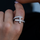 Anillo con espada de diamante en vermeil de oro blanco