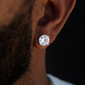 Pendientes de botón con diamante de talla redonda de 10 mm en oro amarillo