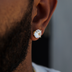 Pendientes de botón con diamante de talla redonda de 10 mm en oro amarillo