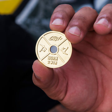 Colgante de disco de pesas en oro amarillo